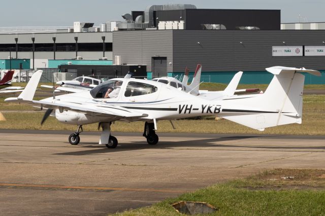 Diamond Twin Star (VH-YKB)
