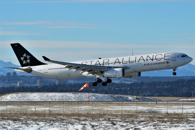 Airbus A330-300 (C-GHLM) - Air Canada Airbus A330-343 arriving at YYC on Jan 1.