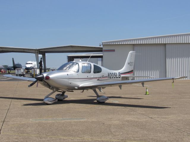 Cirrus SR-20 (N205LB)