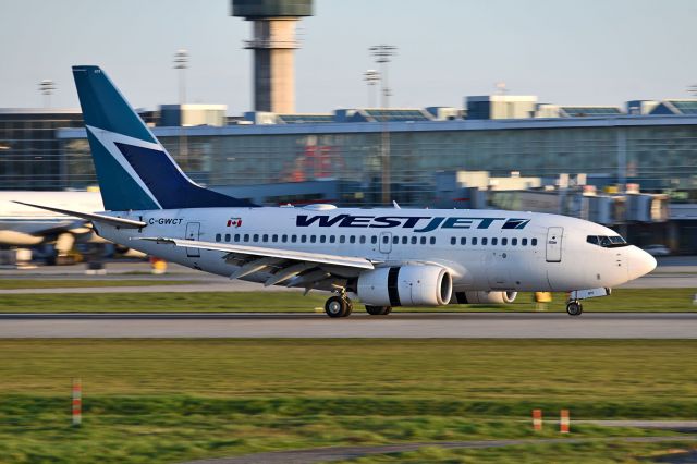 BOEING 737-600 (C-GWCT)