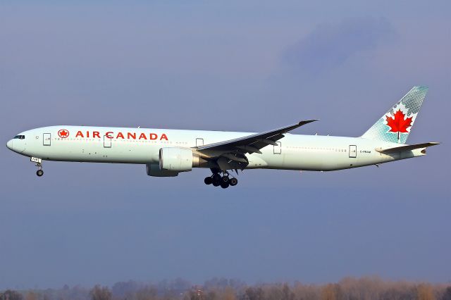 Boeing 777-200 (C-FRAM)