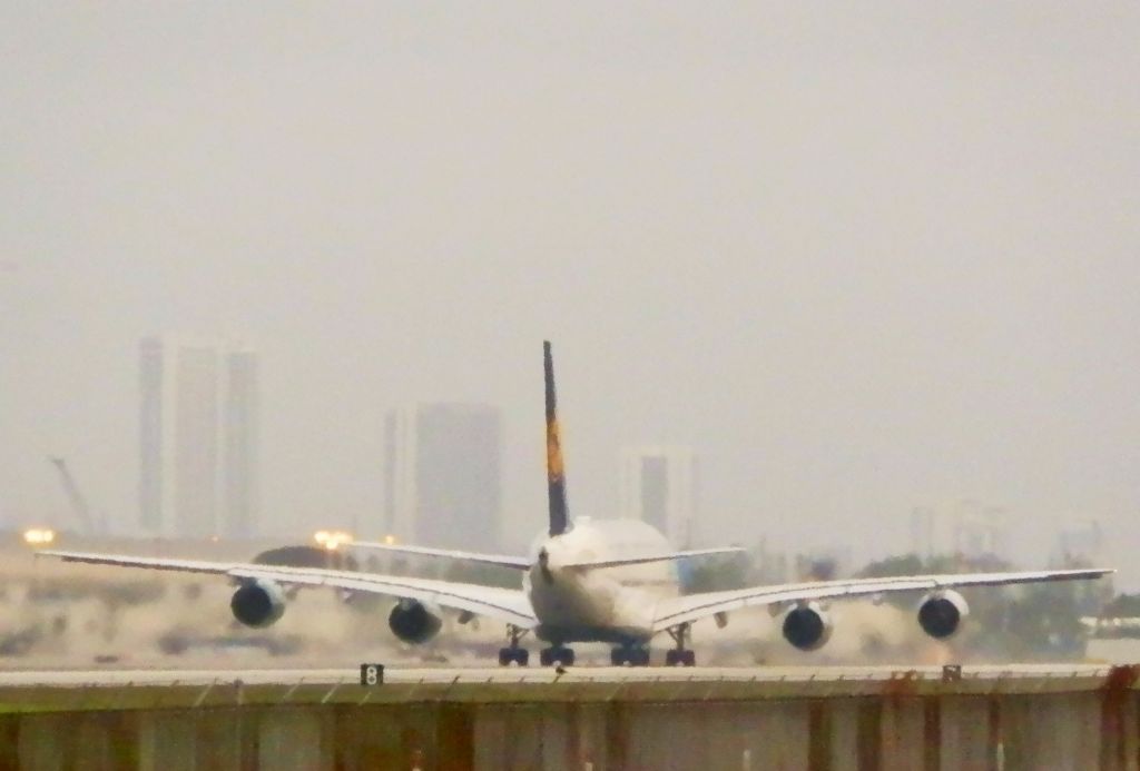 Airbus A380-800 (D-AIMC)