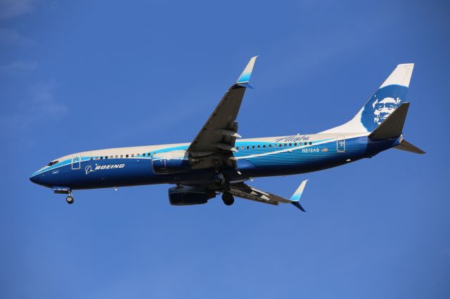 Boeing 737-800 (N512AS)