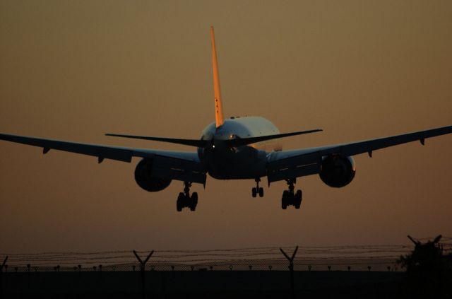 BOEING 777-300ER (F-GZNN)