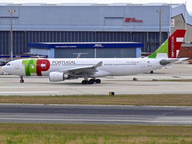 Airbus A330-200 (CS-TOL)