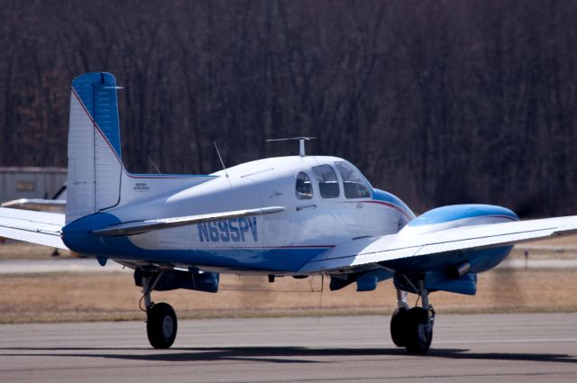 Beechcraft Twin Bonanza (N695PV)