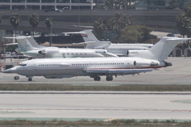 Boeing 727-100 (N289MT) - TAXING TO RWY