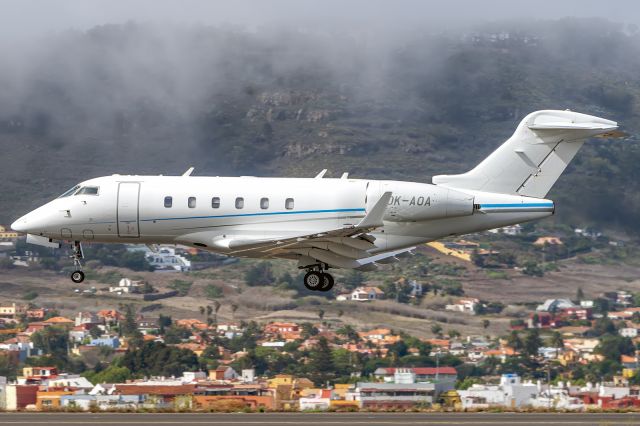 Bombardier Challenger 300 (OK-AOA)