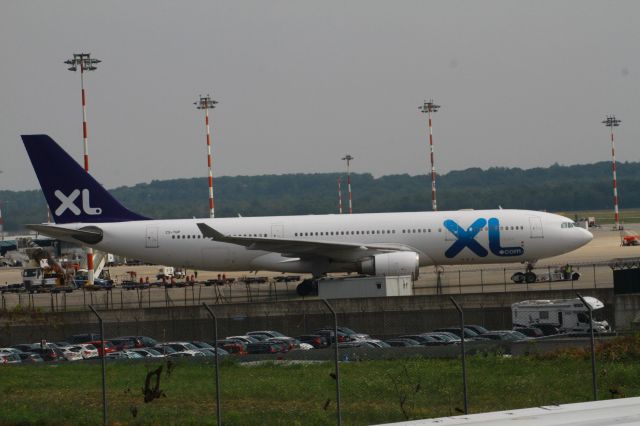 Airbus A330-300 (CS-TQP)