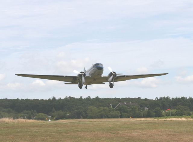 Douglas DC-3 (N922CA)