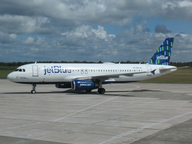 Airbus A320 (N651JB)