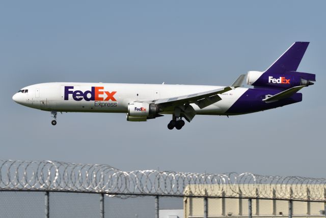 Boeing MD-11 (N588FE) - Landing 14.