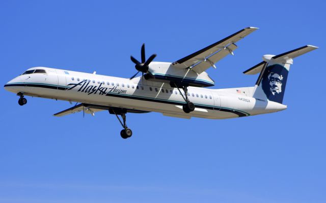 de Havilland Dash 8-400 (N439QX)