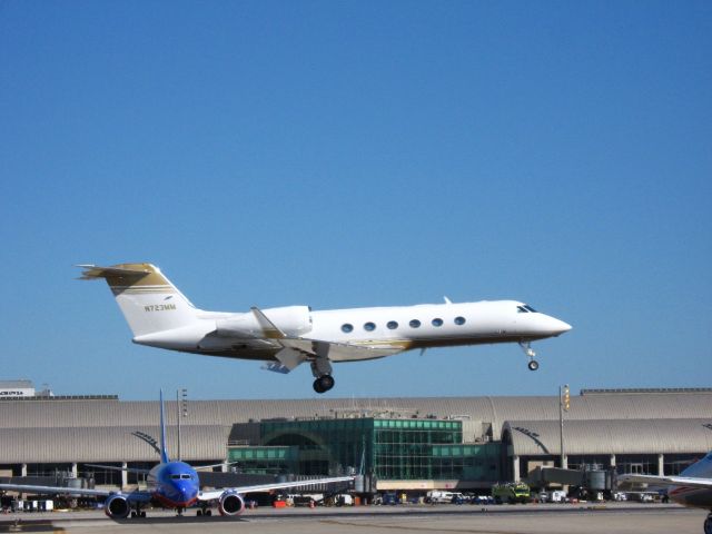 Gulfstream Aerospace Gulfstream IV (N723MM) - Landing on RWY 19R