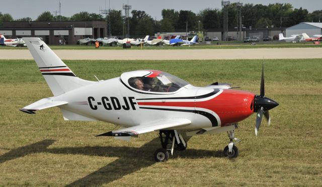 QUESTAIR Venture (C-GDJF) - Airventure 2017