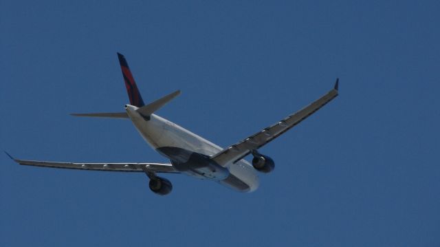 Airbus A330-300 (N812NW) - If you love bottom shots of the airplanes - you can watch some of our videos of it in HDbr /a rel=nofollow href=http://www.youtube.com/watch?v=rBpKq1TKROghttp://www.youtube.com/watch?v=rBpKq1TKROg/a