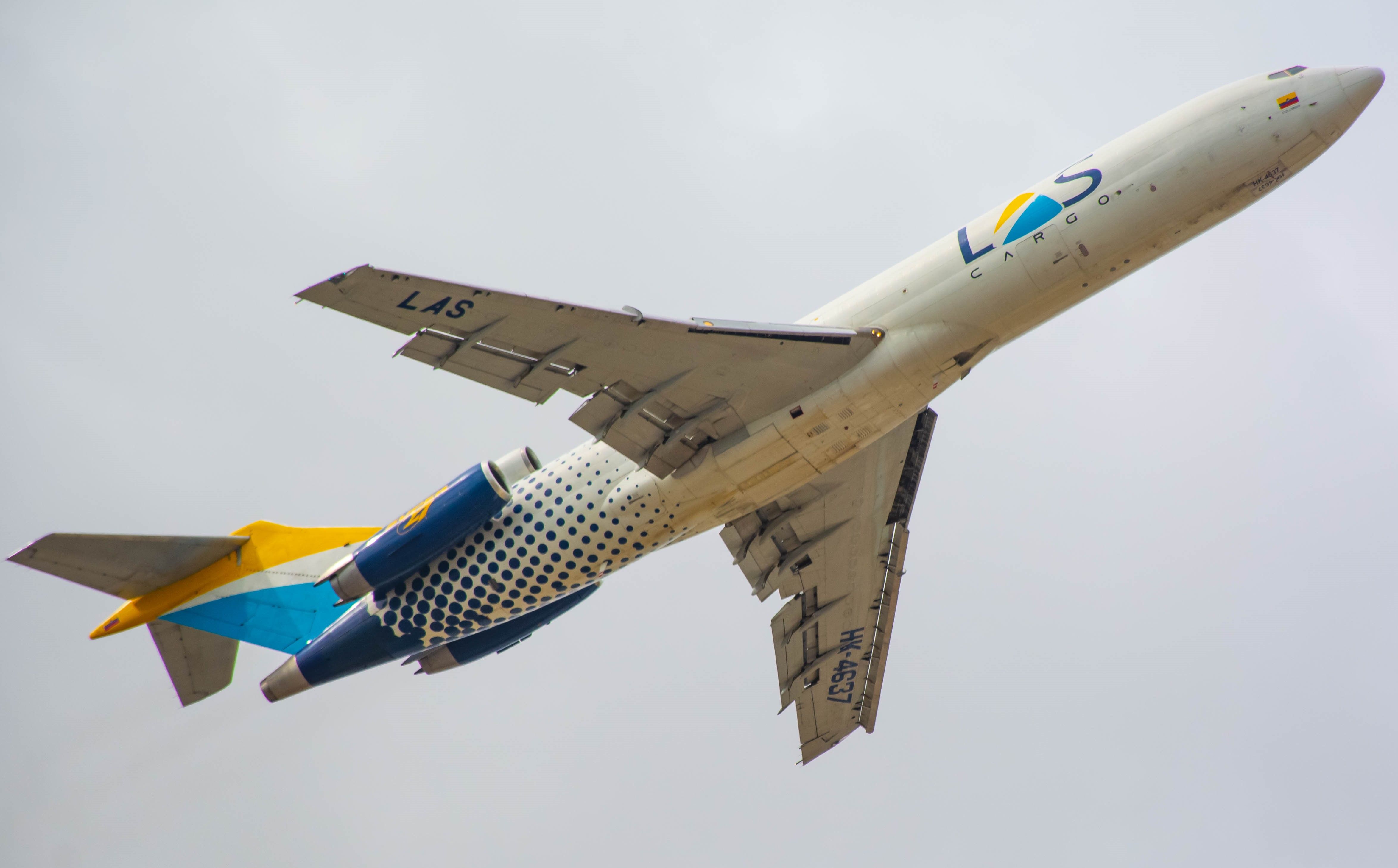 BOEING 727-200 (HK-4637) - OLD BUT GOLD 