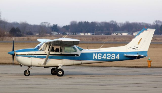 Cessna Skyhawk (N64294) - Whiteside Co. Airport 02 March 2022br /This guy stopped in for some fuel and he was on his way.br /Gary C. Orlando Photo