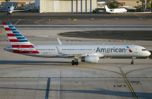 Boeing 757-200 (N205UW)