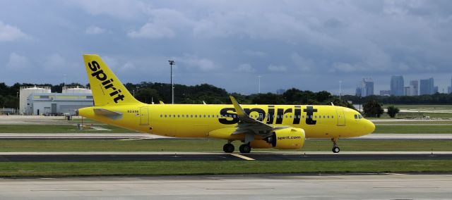 Airbus A320 (N916NK)