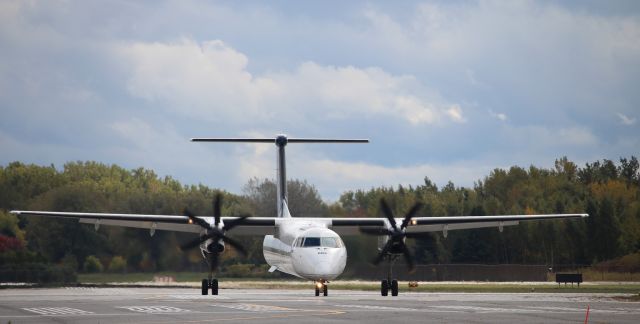 de Havilland Dash 8-400 (C-GLQF)