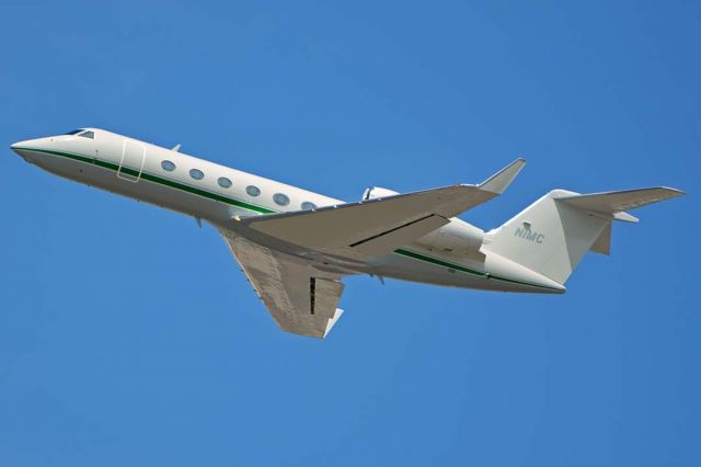 Gulfstream Aerospace Gulfstream G650 (N1MC) - Claire Air Gulfstream GIV-X G450 N1MC departing from Phoenix Sky Harbor following the memorial service for John McCain on August 30, 2018. 