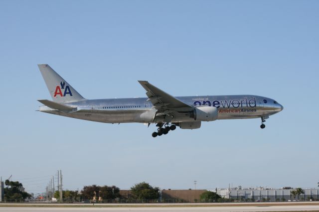 Boeing 777-200 (N796AN)