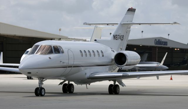 Hawker 800 (N874QS)