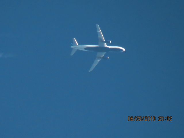 Airbus A320 (N597JB)