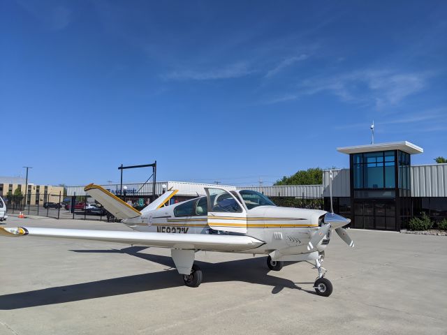 Beechcraft 35 Bonanza (N5827K)