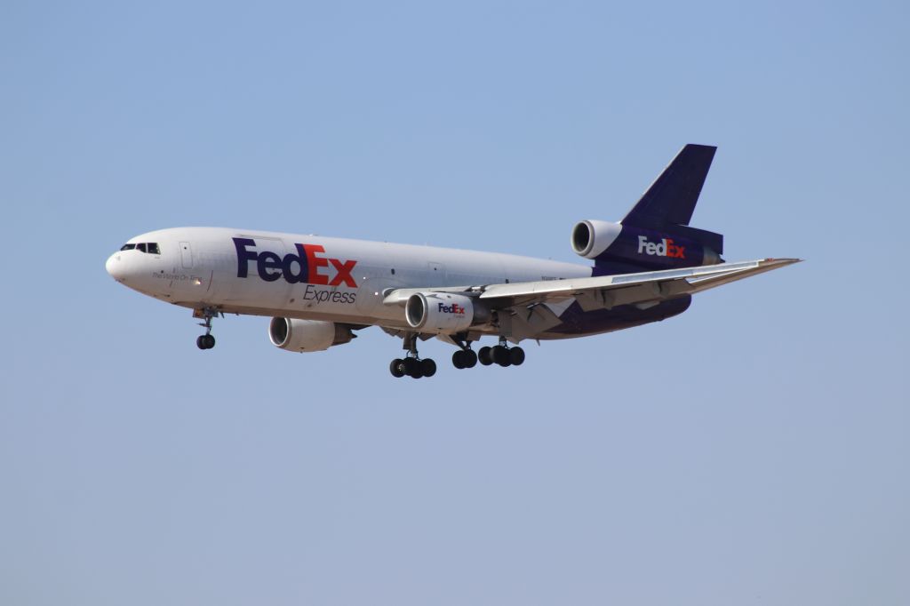 McDonnell Douglas DC-10 (N319FE)