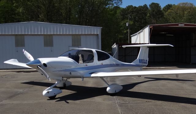 Diamond Star (N653JS) - Diamond DA-40 owned by the Tidewater Flying Club.