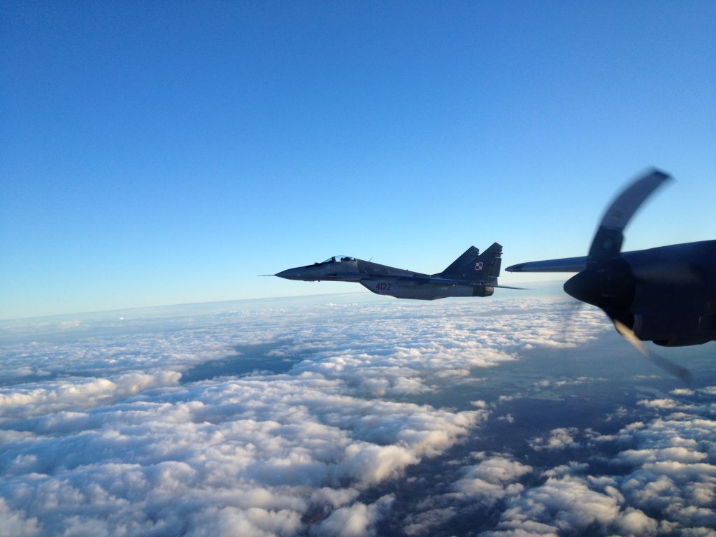 MIKOYAN MiG-33 —