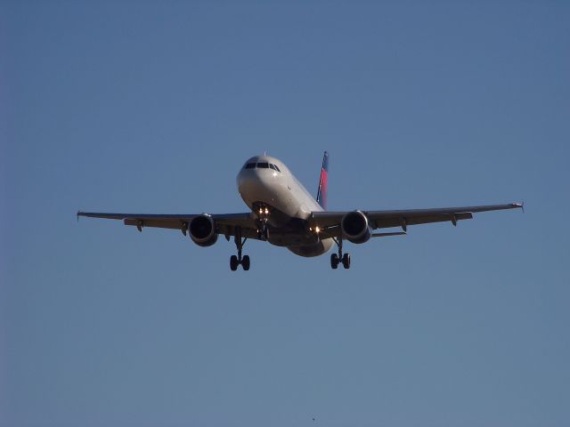 Airbus A320 (N356NW)