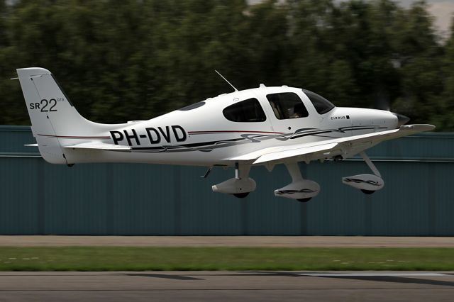 Cirrus SR-22 (PH-DVD)