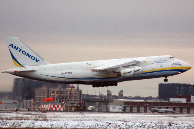 Antonov An-124 Ruslan (UR-82008)