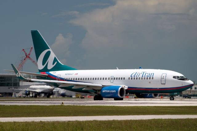 Boeing 737-700 (N290AT)