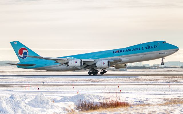 BOEING 747-8 (HL7609) - KAL 284 lifts off for Anchorage