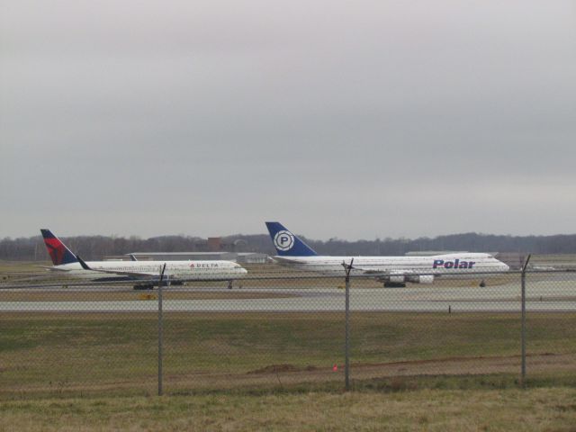 Boeing 747-400 (N450PA) - Other Plane is a Delta 767-300 (N152DL)