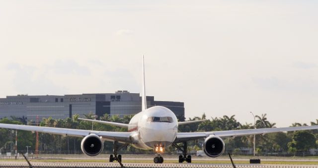 BOEING 767-300 (N363CM)