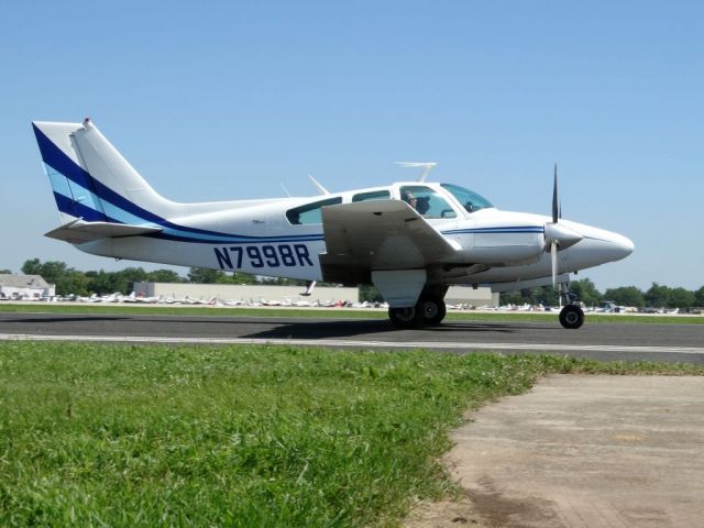 Beechcraft 55 Baron (N7998R)