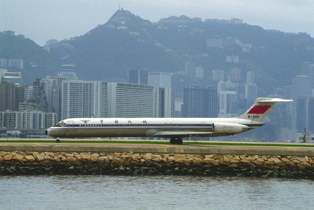 McDonnell Douglas MD-82 (B-2101) - Taxing at Kai Tak Intl Airport on 1987/08/07