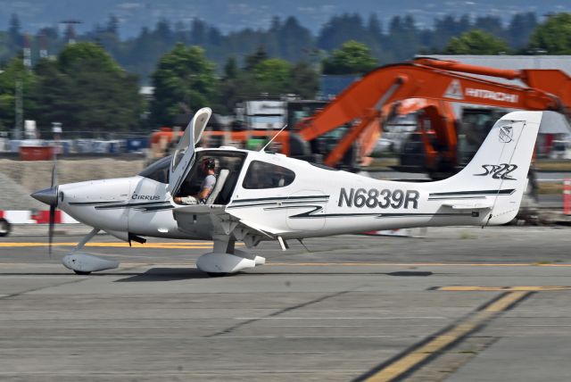 Cirrus SR-22 (N6839R)