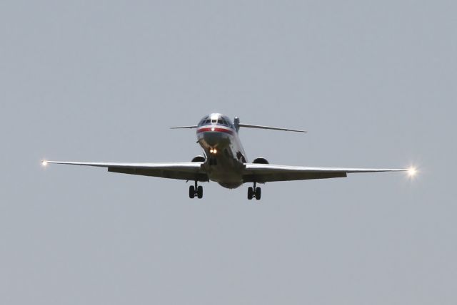 McDonnell Douglas MD-80 —
