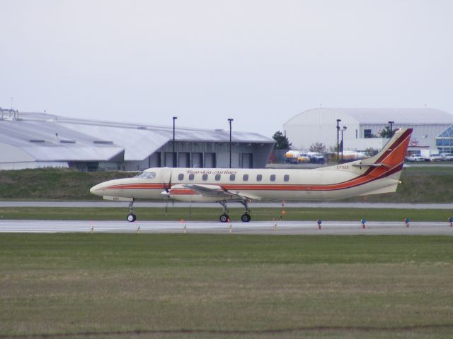 Fairchild Dornier SA-227DC Metro (C-FXUS) - waiting for takeoff of runway32
