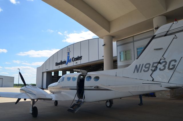 Cessna 421 (N1953G) - Back at home base after a BBQ run.