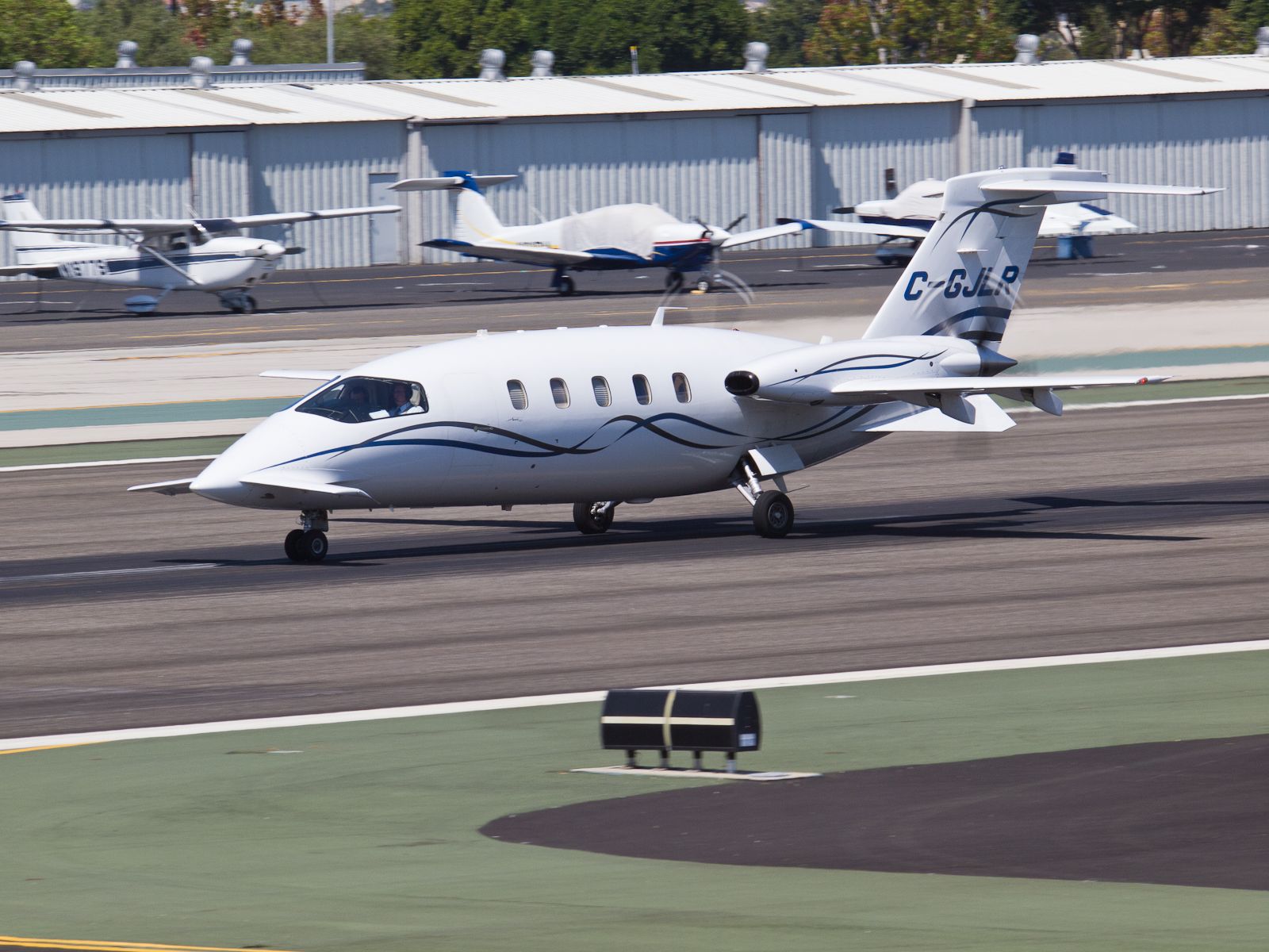 Piaggio P.180 Avanti (C-GJLR) - C-GJLR departing from RWY 21