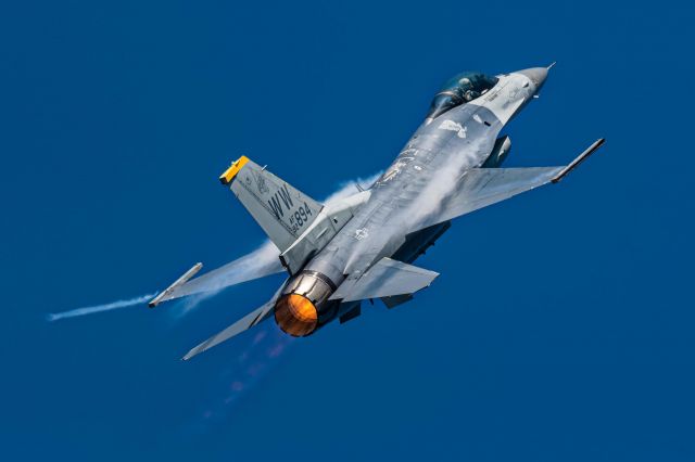 Lockheed F-16 Fighting Falcon (AFR92894)