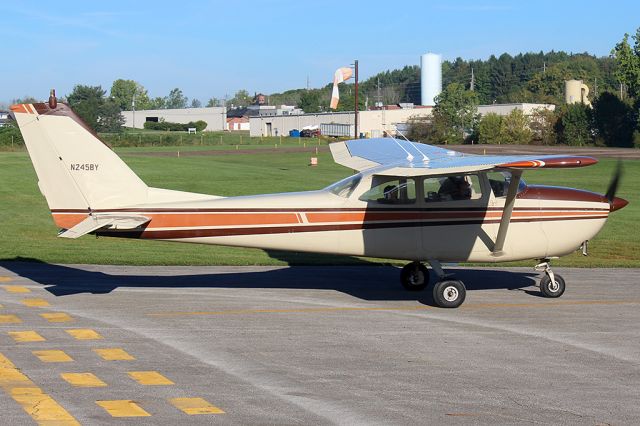 Cessna Skyhawk (N2458Y)