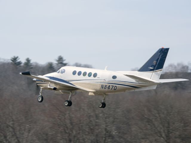 Cessna Skylane (N847D) - Take off runway 26.